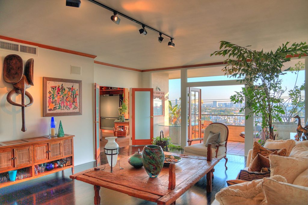 1100 Alta Loma Road #907