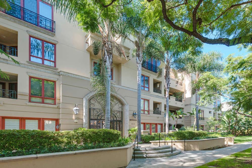 411 N Oakhurst Drive #106