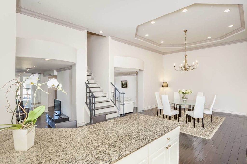 433 N. Doheny Dr. #108