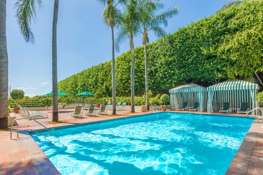 1131 Alta Loma #510 pool