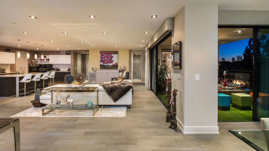 432 N. Oakhurst Drive #407