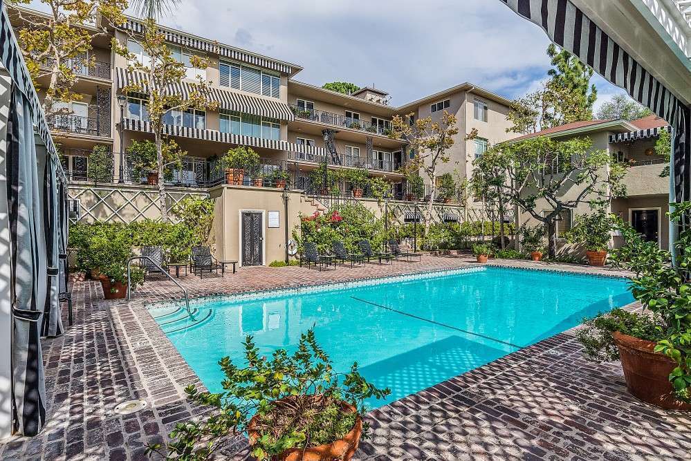 1219 Sunset Plaza Dr #5