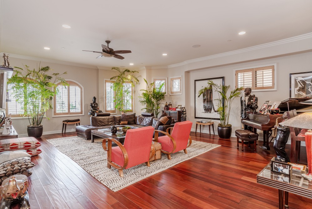 143 N. Arnaz Dr #105